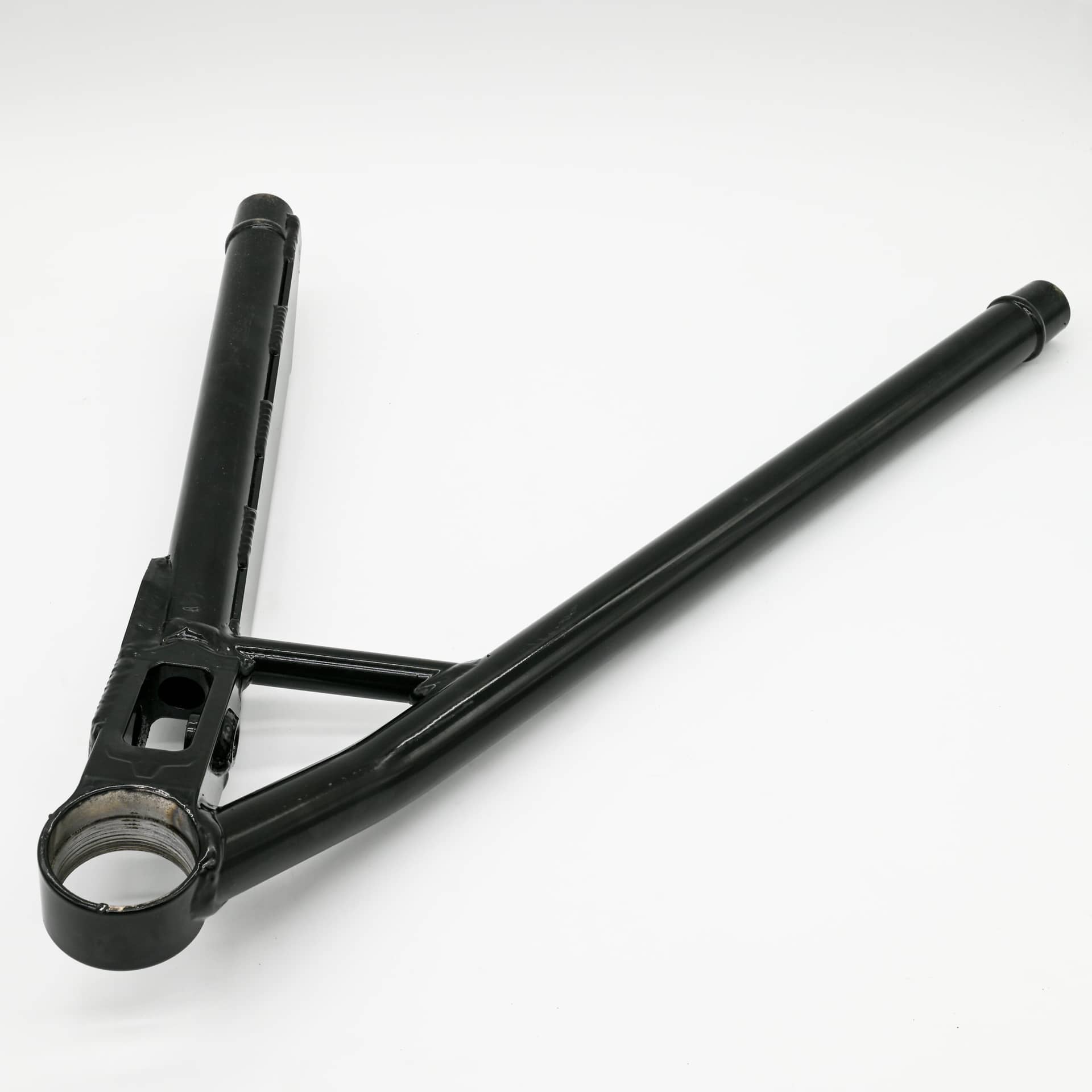 c8ec7cd3-c595-404b-a5a6-7877eb60eb10 RF LOWER CONTROL ARM, COATED - Image 1